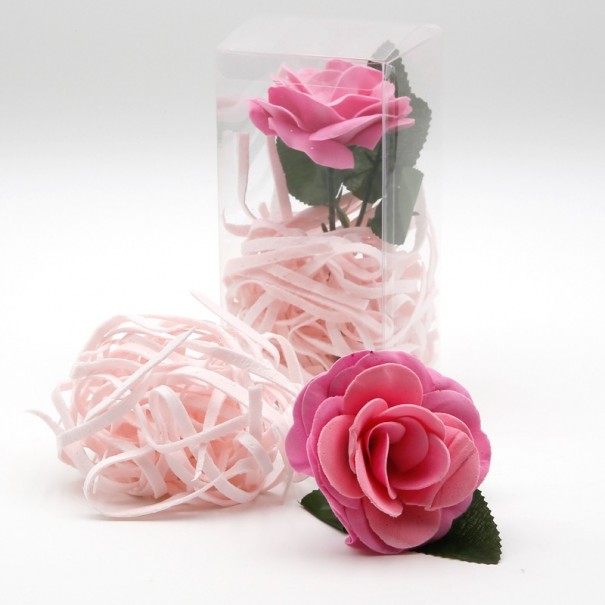 Un kit de regalo que nos fascina con preciosos jabones artesanales con rosa  blanca y flores mixtas #jabonesartesanales #jabonesflorales…