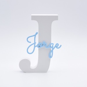 Letra bautizo inicial madera blanca con nombre en metacrilato celeste