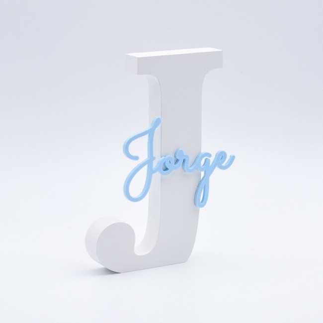Letra bautizo inicial madera blanca con nombre en metacrilato celeste