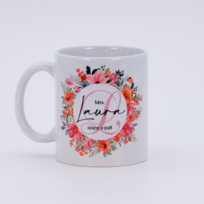 Detalle de inicial rosa y nombre sobreimpreso