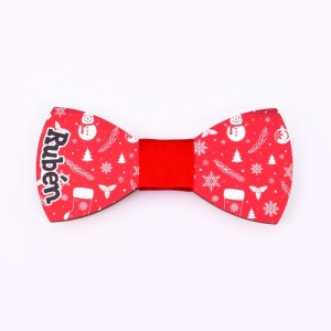 Pajarita de madera personalizada con nombre y estampado invernal navideño