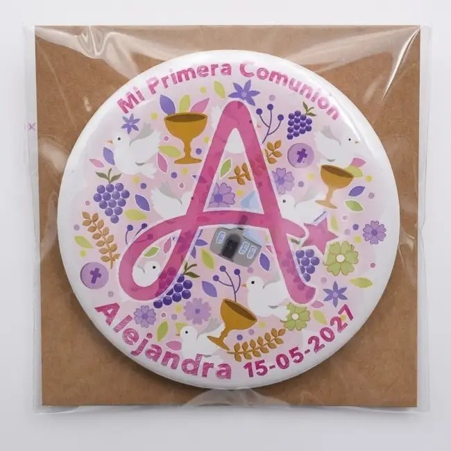 Chapa personalizada con inicial primera Comunión rosa