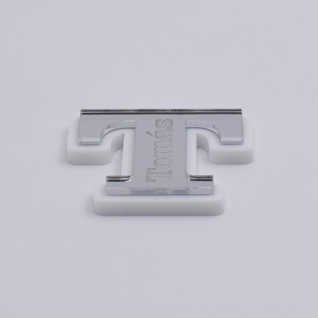 Imán marcasitios con inicial personalizada