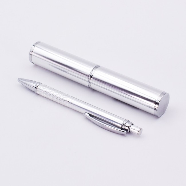 Detalle personalizado en bolígrafo para invitados con estuche de aluminio