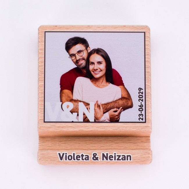 Soporte-movil-pareja-personalizado-madera