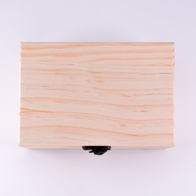 Caja personalizada de madera con balón de fútbol