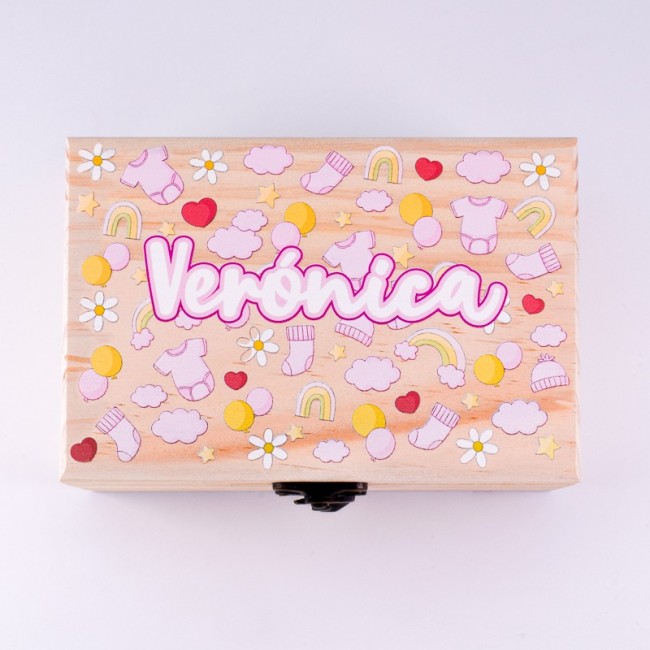 Caja de madera personalizada con nombre y estampado rosa para bebé