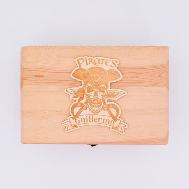 Baúl regalo infantil personalizado con diseño de calavera pirata